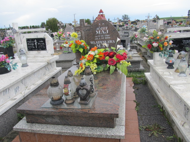 Grób Józef Maj